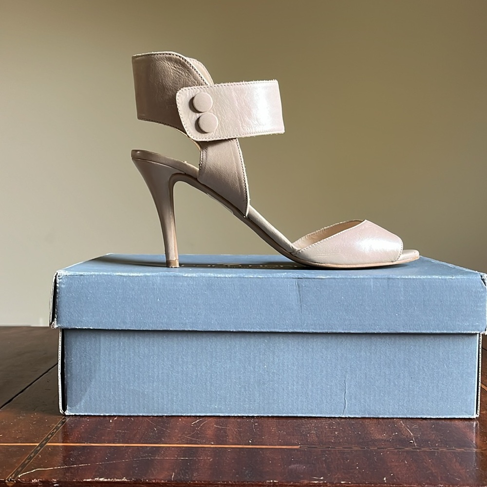 PACO HERRERO - Ankle strap sandals - EUC overall/small knick -39 EU / 8.5-9 U.S.